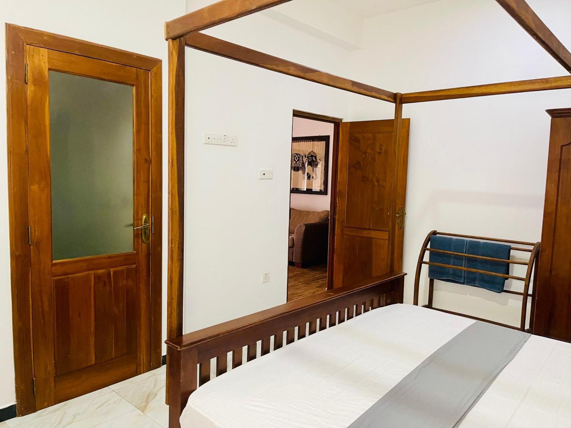 Sand & Surf Guest House Negombo Esterno foto