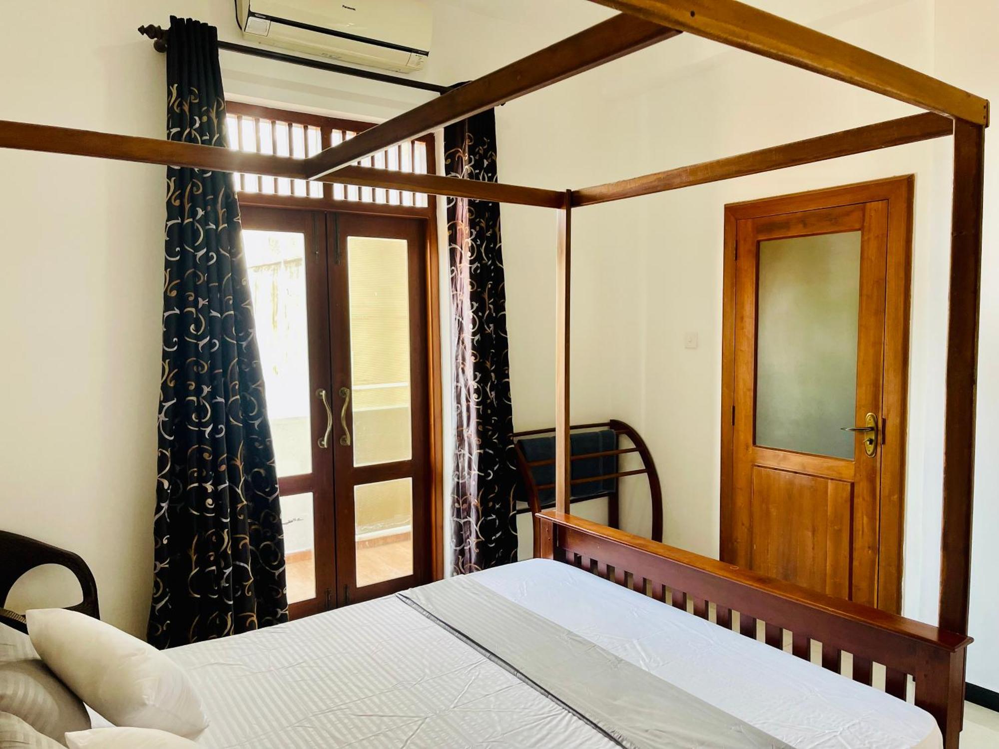 Sand & Surf Guest House Negombo Esterno foto