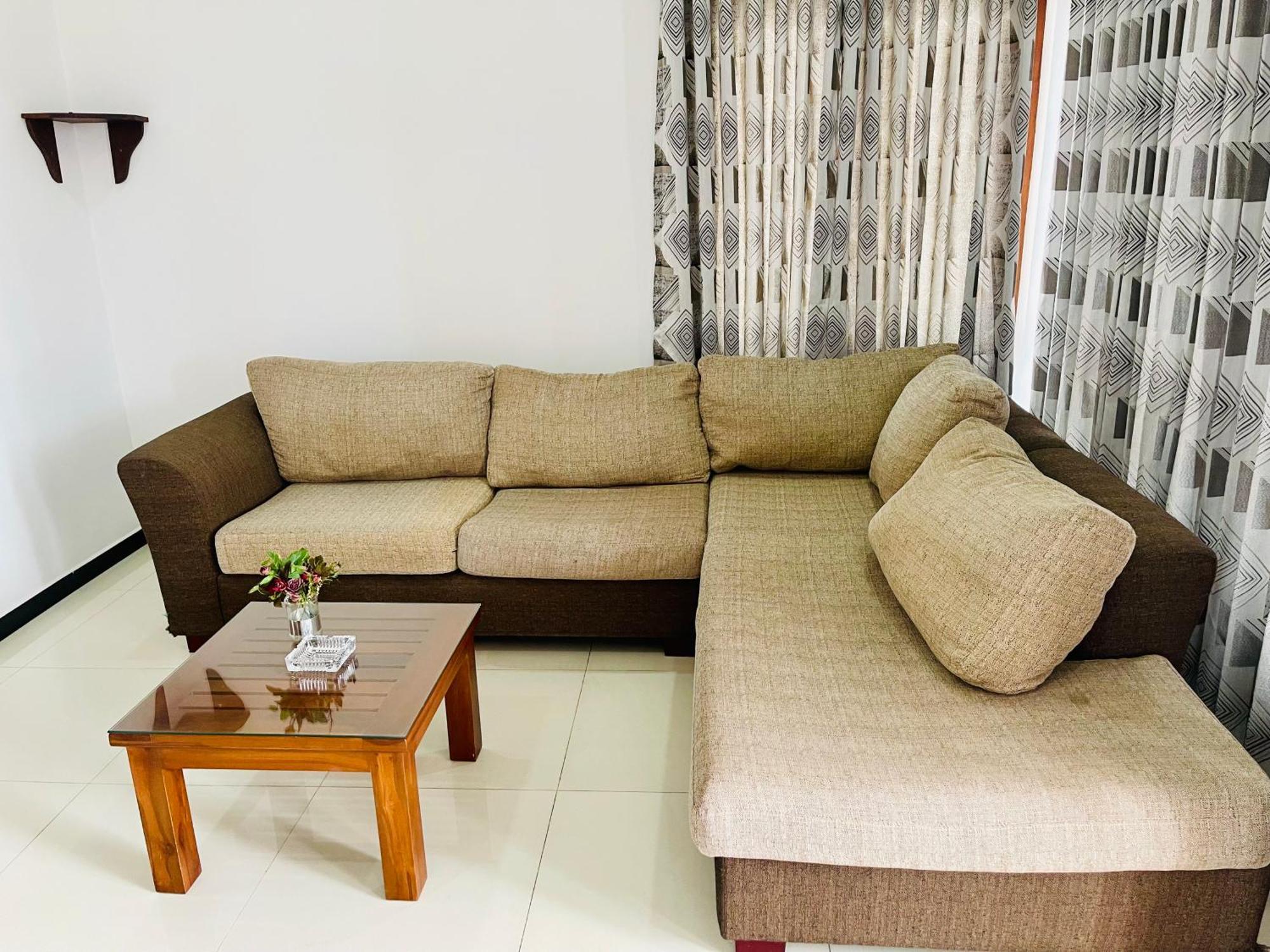 Sand & Surf Guest House Negombo Esterno foto