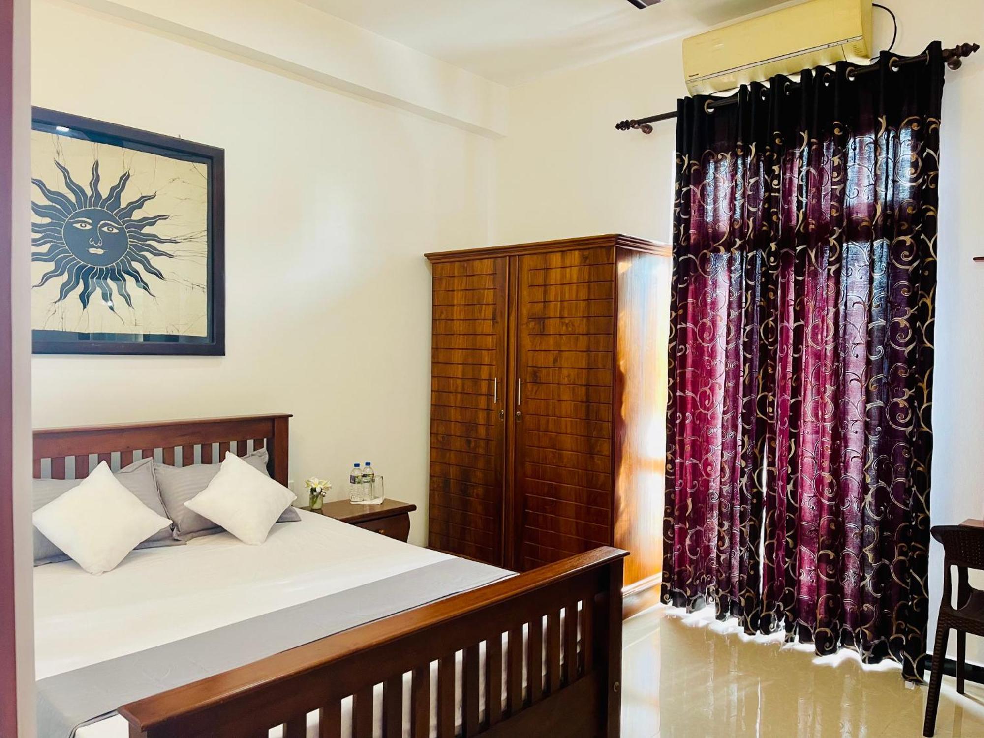 Sand & Surf Guest House Negombo Esterno foto